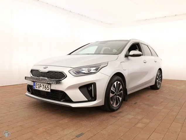 KIA Ceed 1,6 GDI Plug-In Hybrid Business Premium SW DCT - Suomi-auto,Ilmastoidut nahat, Lasikatto - J. autoturva - Ilmainen kotiintoimitus Image 4