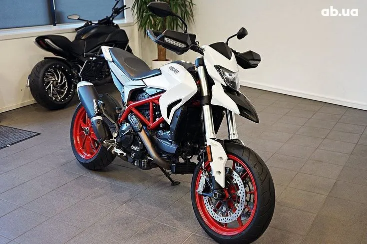 Ducati Hypermotard Image 5